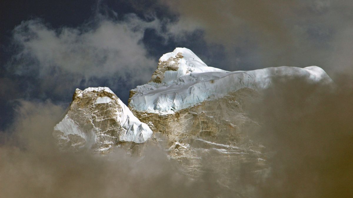 Sikkim sends 35-member relief team to disaster-hit Nepal