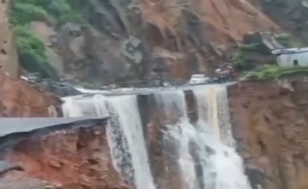 Meghalaya: Landslide cuts off Shillong-Dawki road