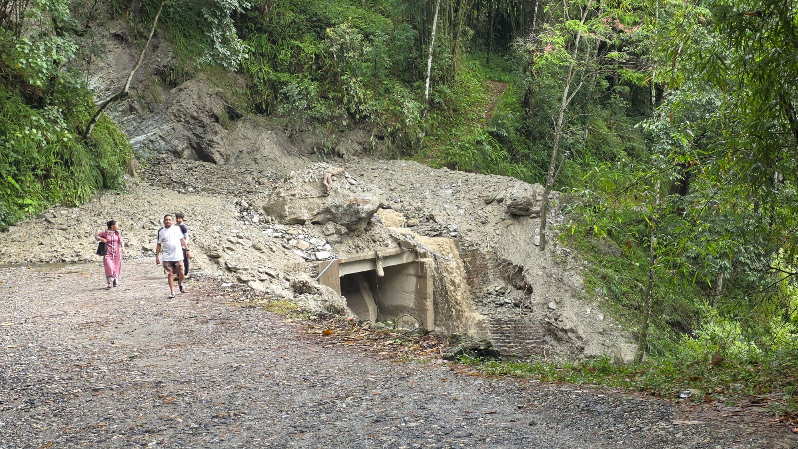 Landslides block Geyzing–Legship road in West Sikkim